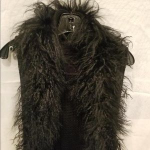 LONG BLACK SWEATER VEST W/ FAUX FUR